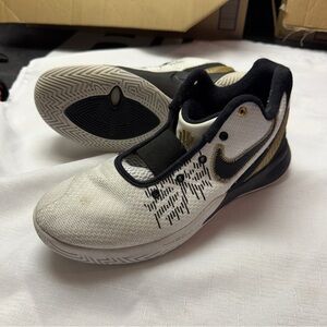 Nike Kyrie Flytrap 2 "White Gold Black" basketball shoe Men’s Size 9.5
